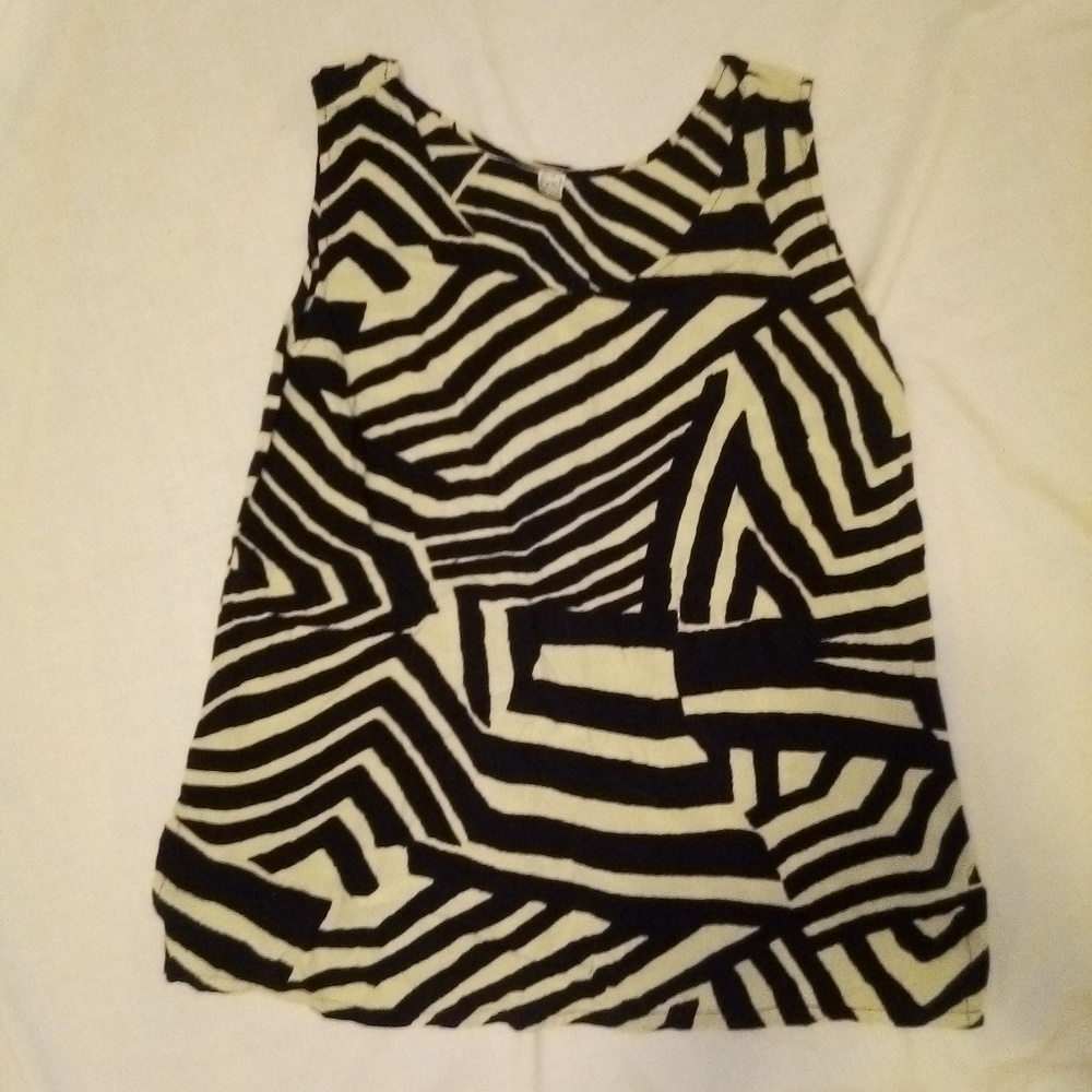 Women's sleeveless flowy blouse